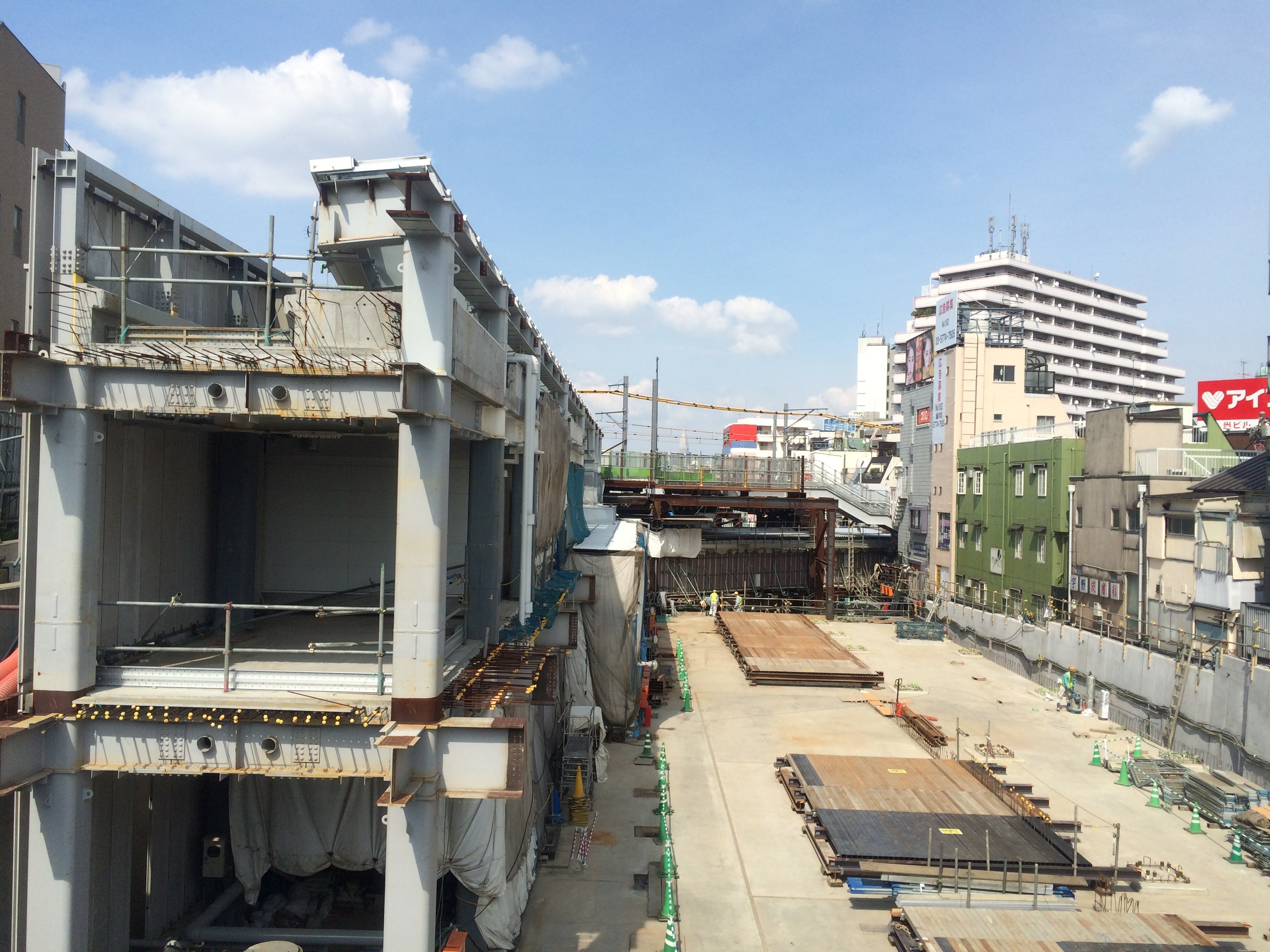 2015年4月末現在の下北沢駅（下北沢コルティ(仮称)→「シモキタエキウエ」）工事状況