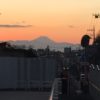 世田谷代田駅前から見る、夕焼け富士