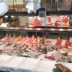 笹塚の魚屋「石川商店」の店頭とヨーロッパの魚屋の店頭を比べてみる